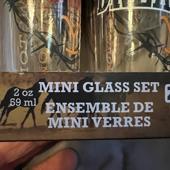 ****Donated***YELLOWSTONE set of 4 Valentine graphic shot glasses 2 ozs each - Picture 5 of 10